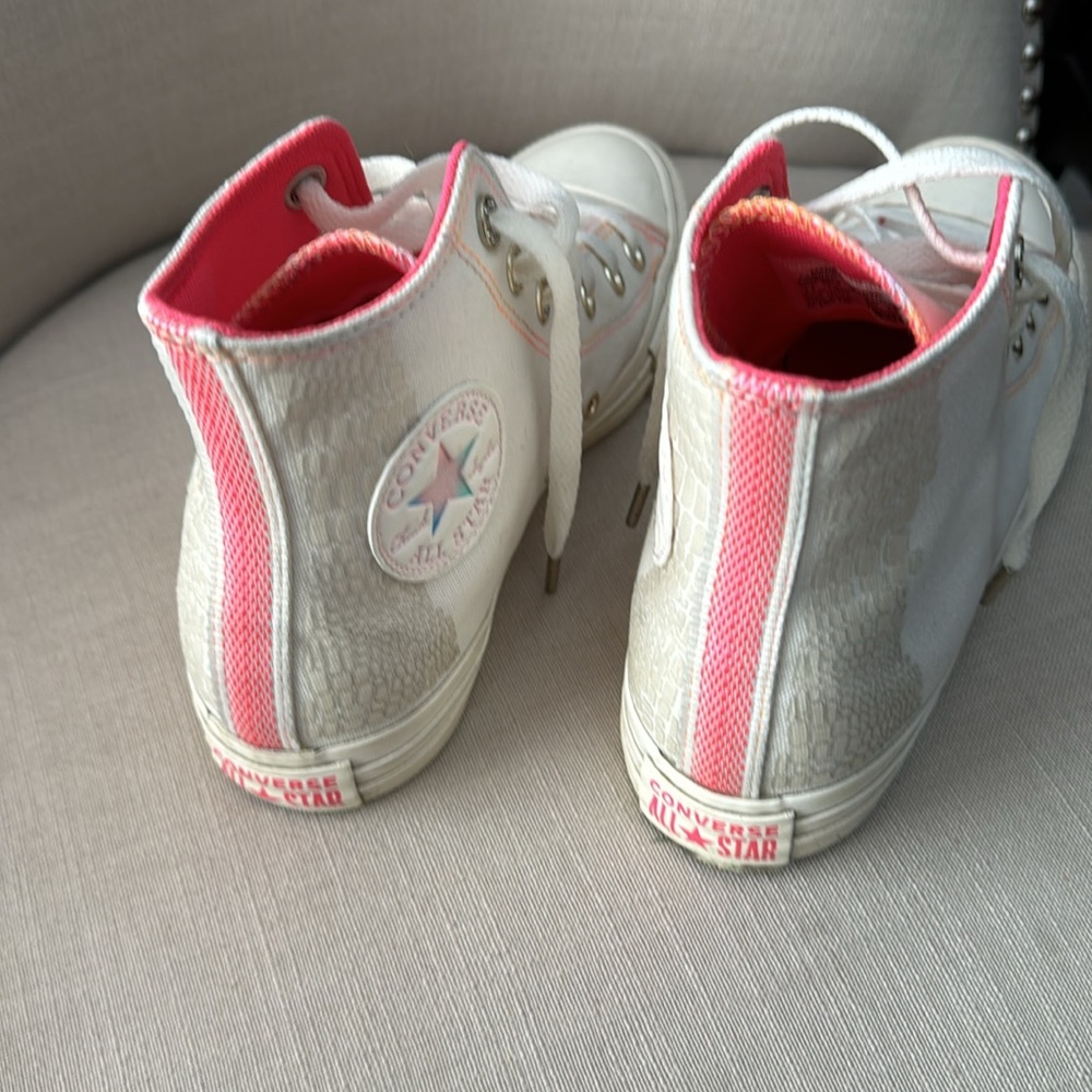 Women’s Converse - Picture 6 of 8